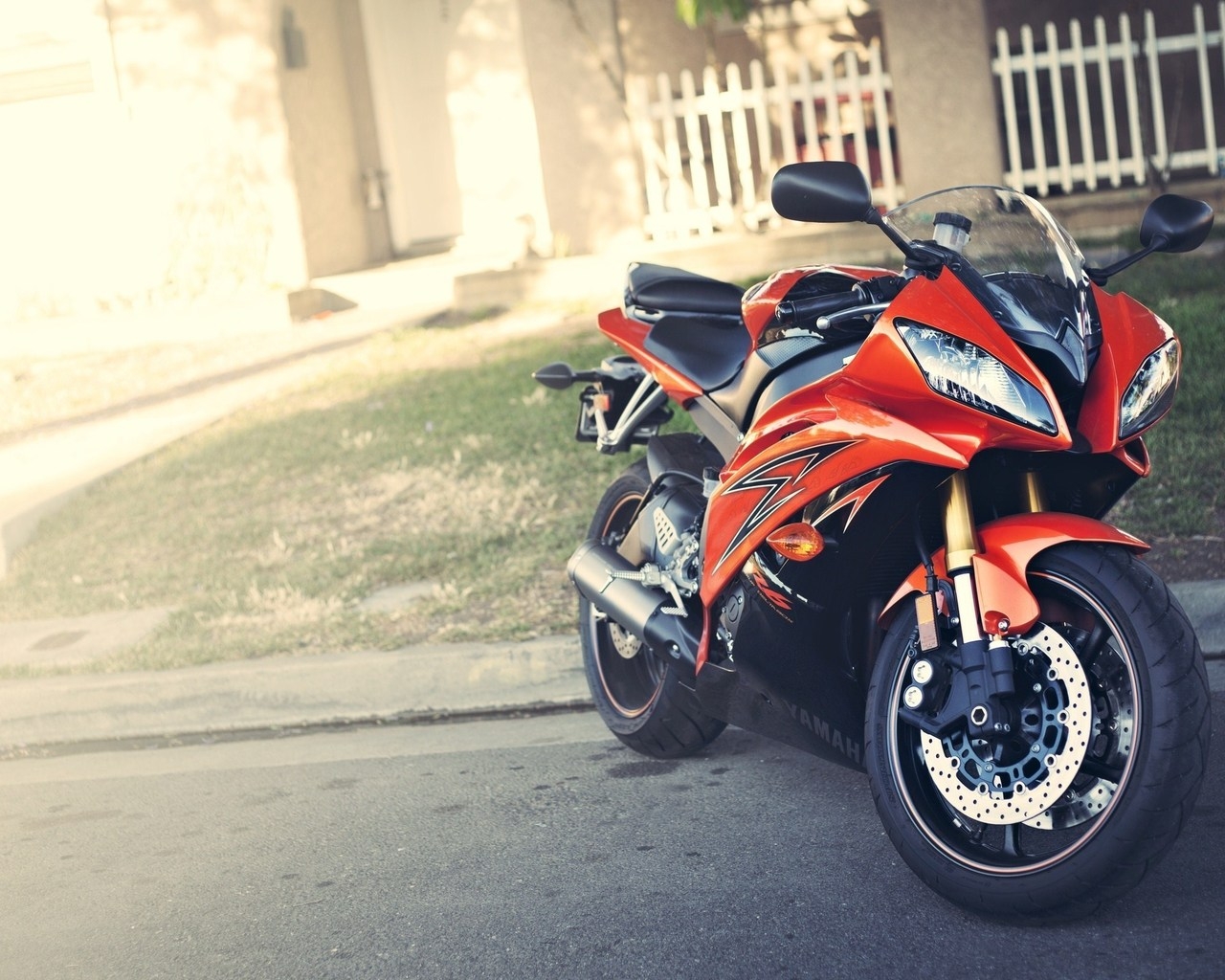 Yamaha R6 Orange for 1280 x 1024 resolution
