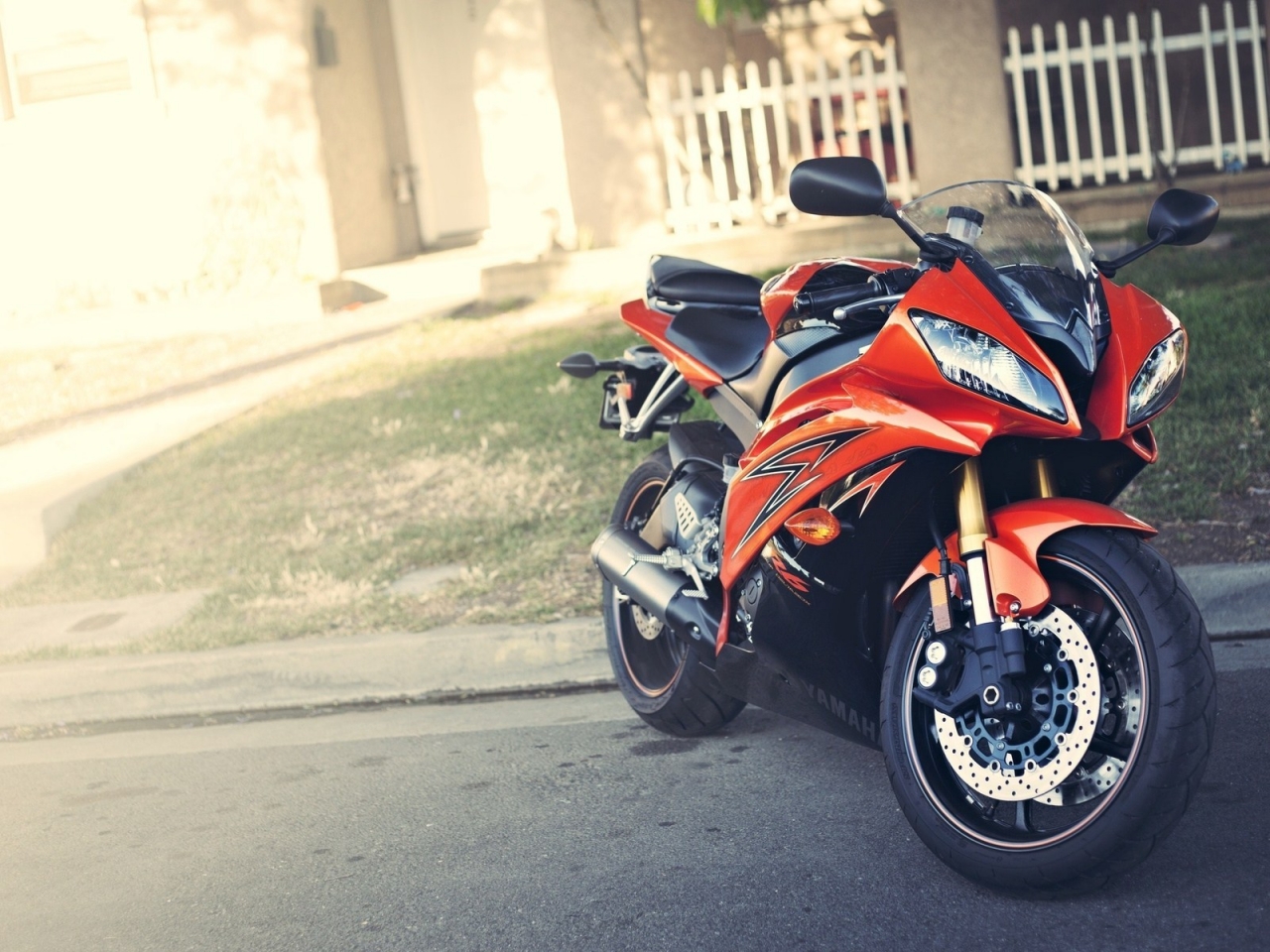 Yamaha R6 Orange for 1280 x 960 resolution