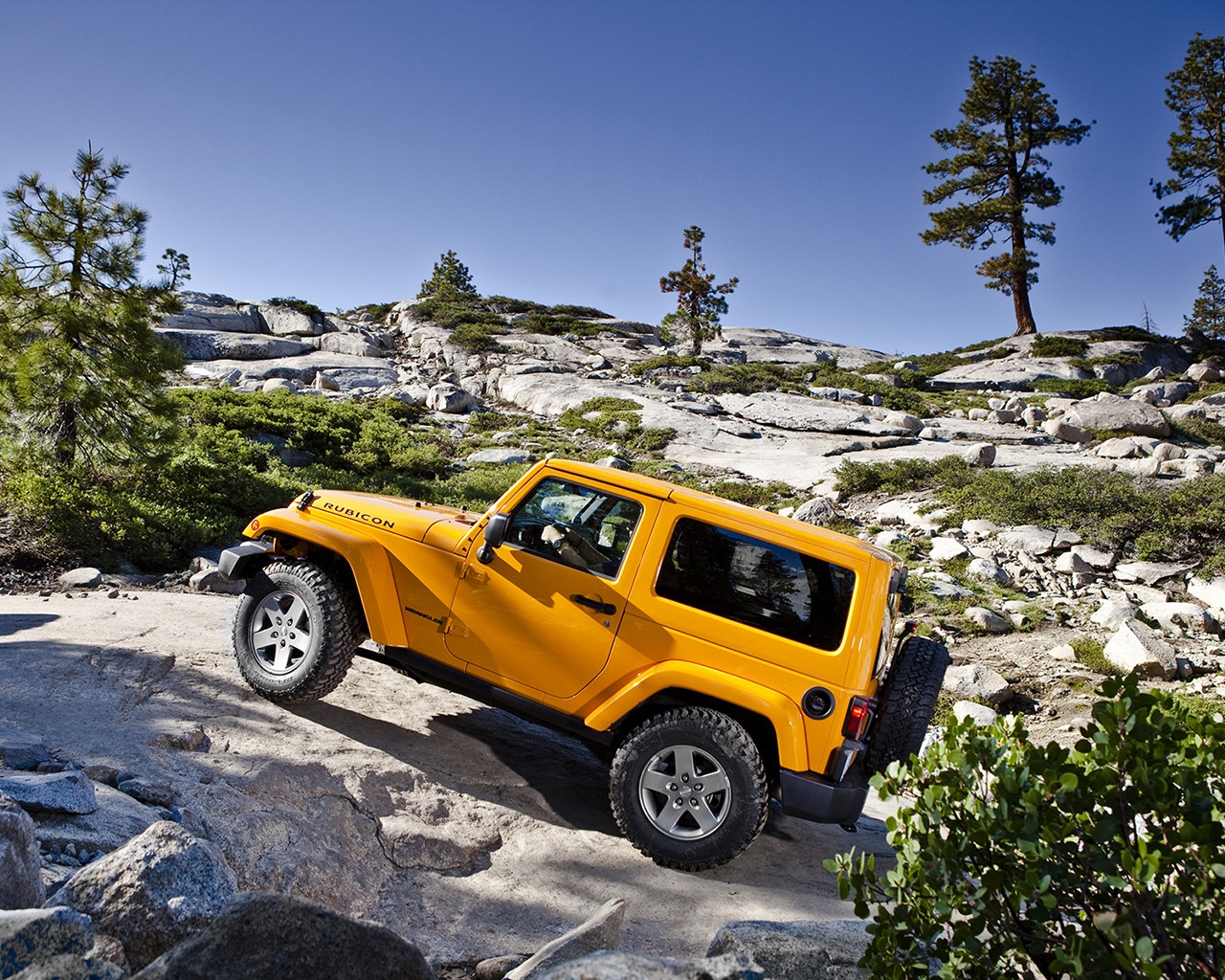 Yellow Jeep Wrangler for 1280 x 1024 resolution