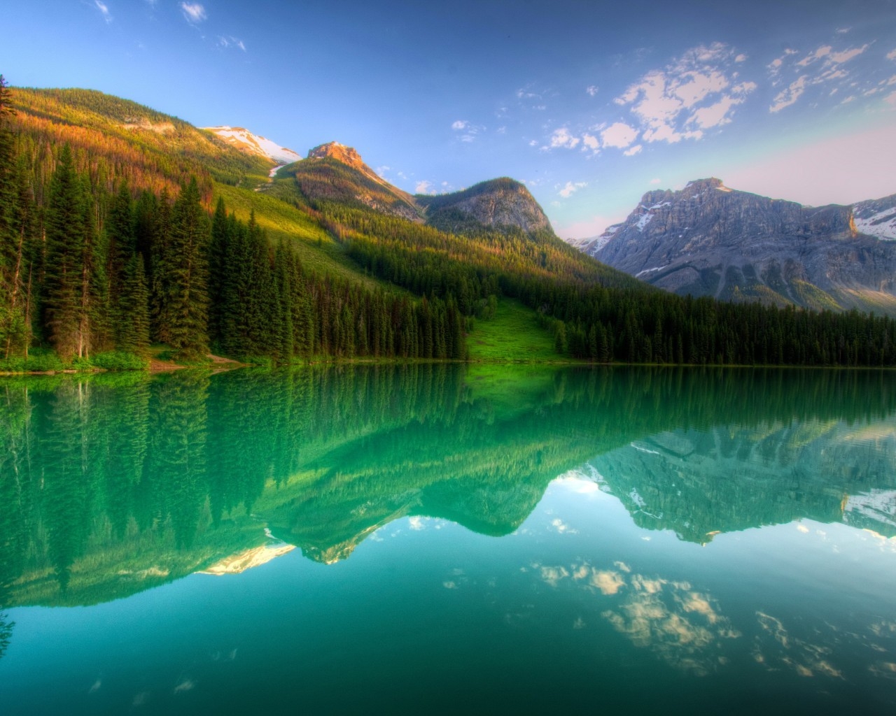 Yoho Lake Canada for 1280 x 1024 resolution