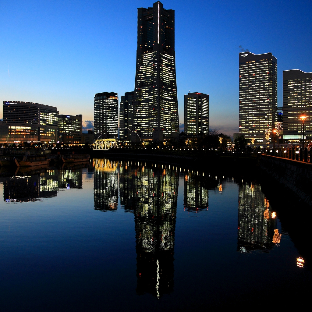 Yokohama City for 1024 x 1024 iPad resolution