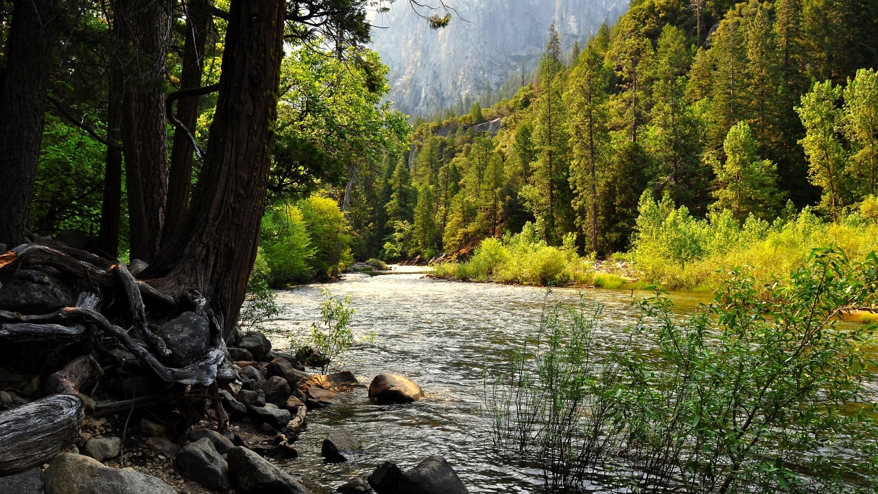 Yosemite Falls for 1280 x 720 HDTV 720p resolution