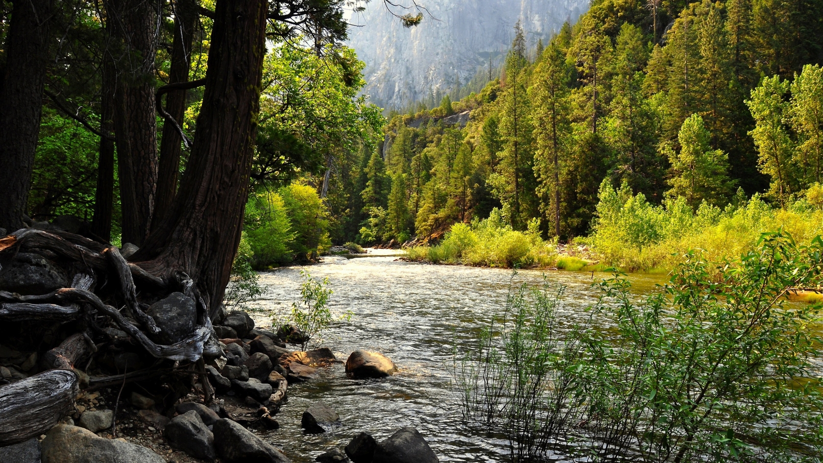 Yosemite Falls for 1680 x 945 HDTV resolution