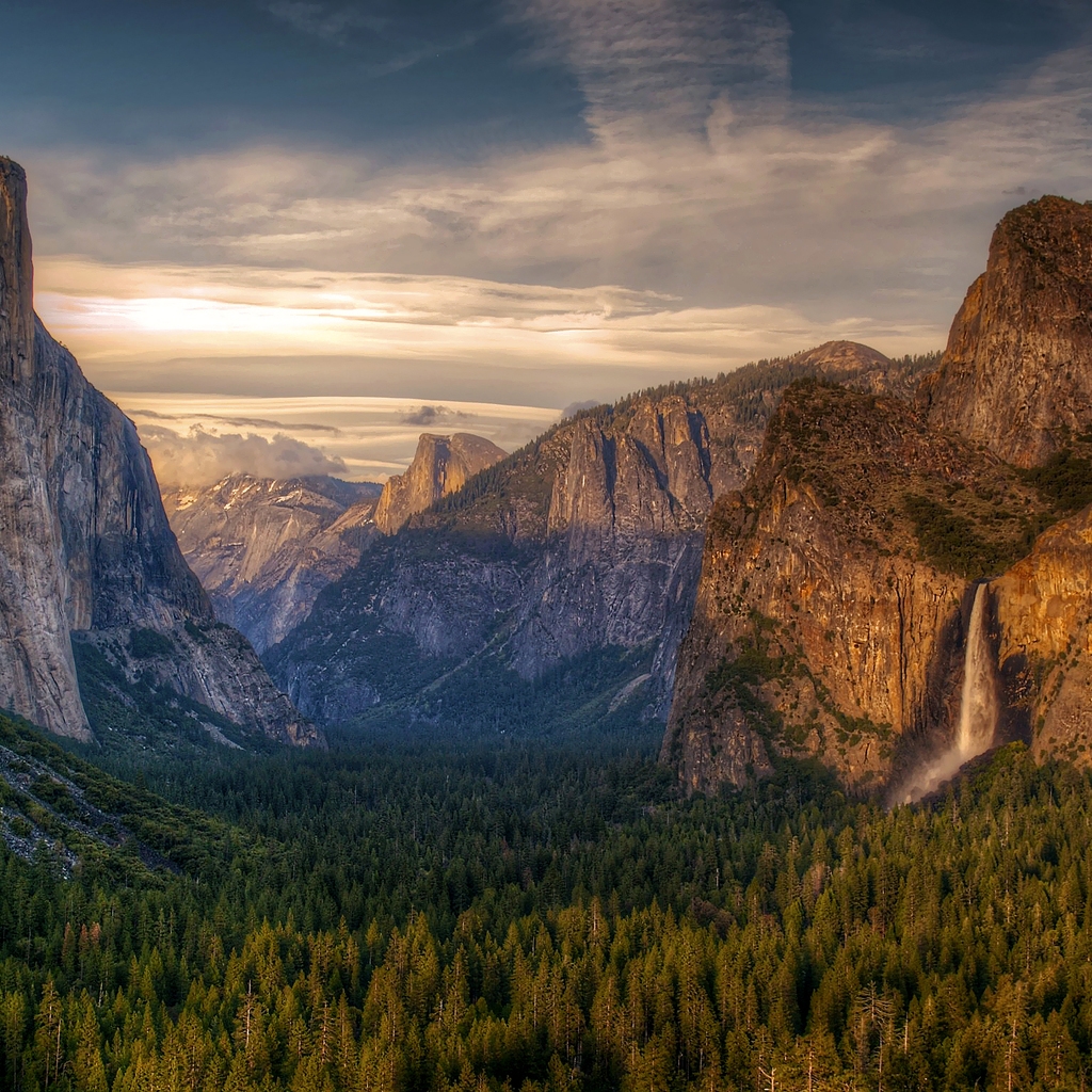 Yosemite National Park Landscape for 1024 x 1024 iPad resolution