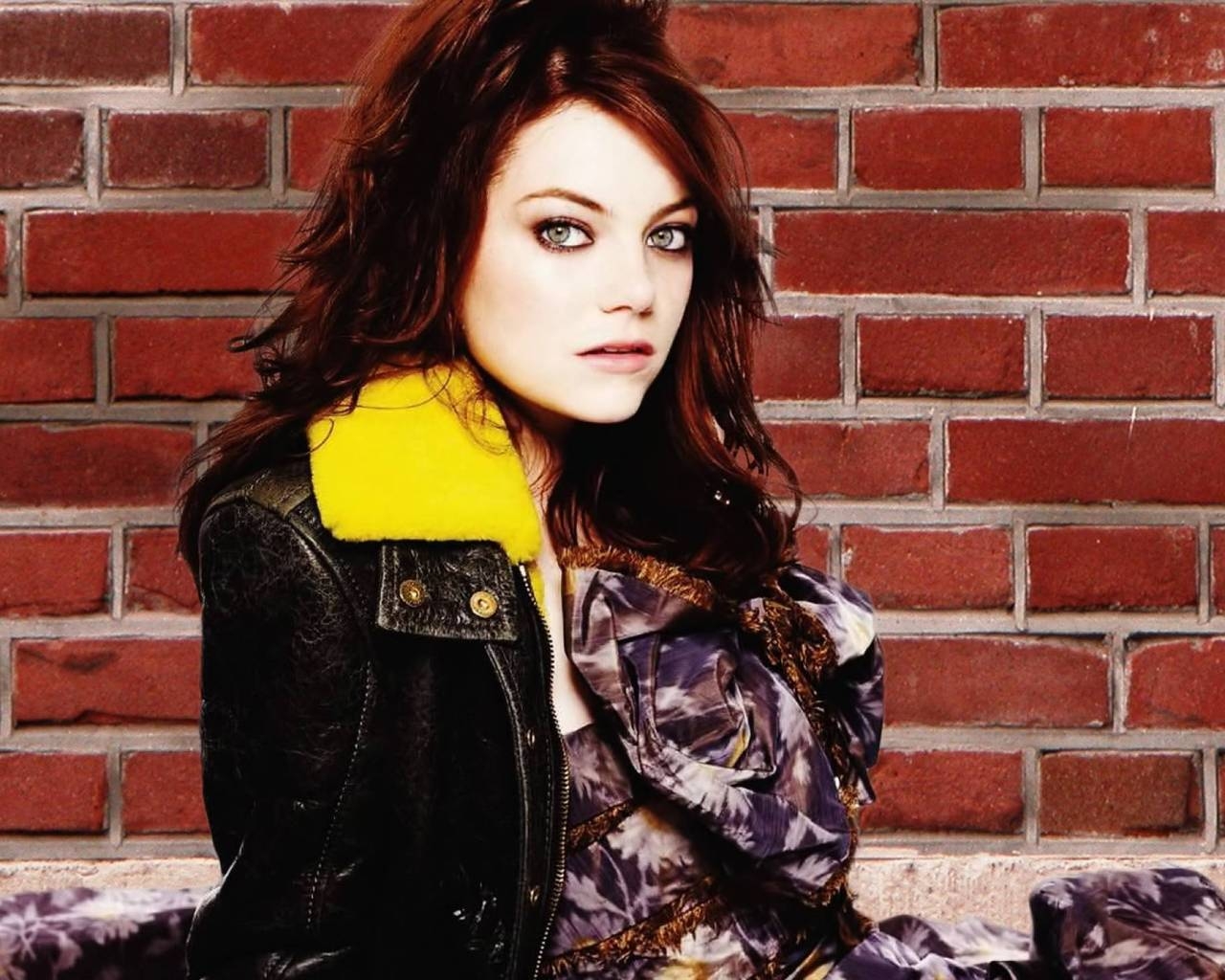 Young Emma Stone for 1280 x 1024 resolution