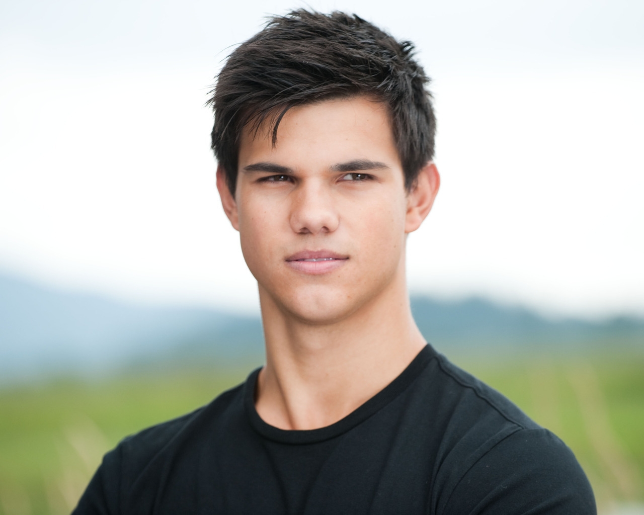 Young Taylor Lautner for 1280 x 1024 resolution