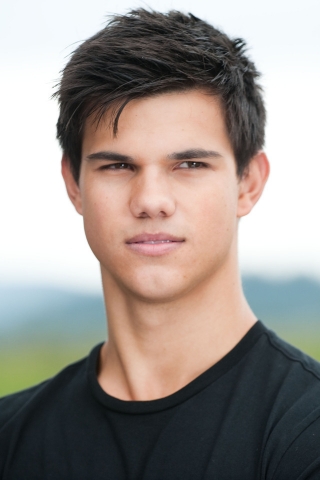 Young Taylor Lautner for 320 x 480 iPhone resolution