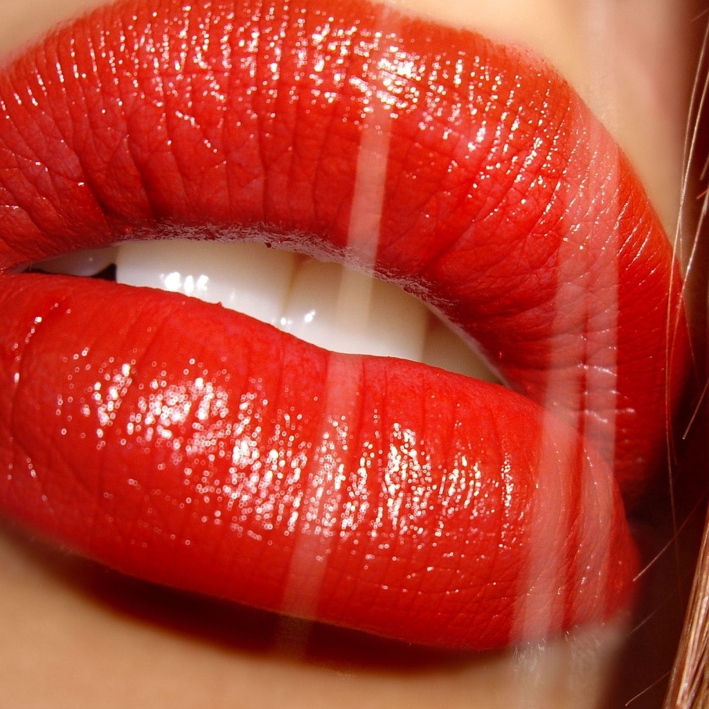 Yummy Red Lips for 1024 x 1024 iPad resolution