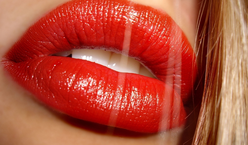 Yummy Red Lips for 1024 x 600 widescreen resolution