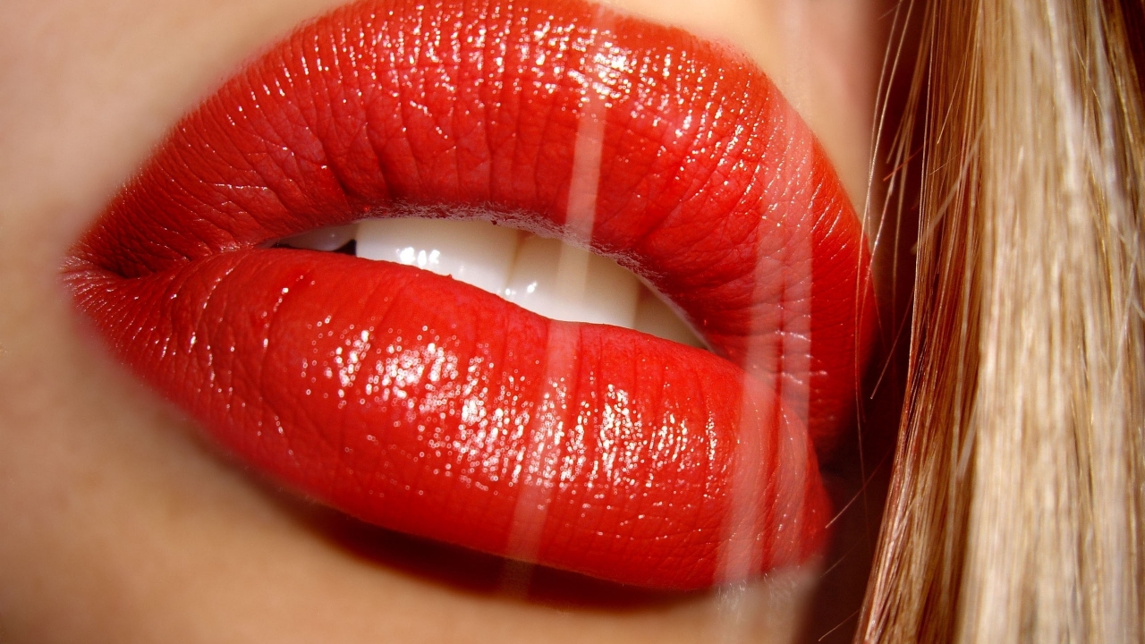 Yummy Red Lips for 1280 x 720 HDTV 720p resolution