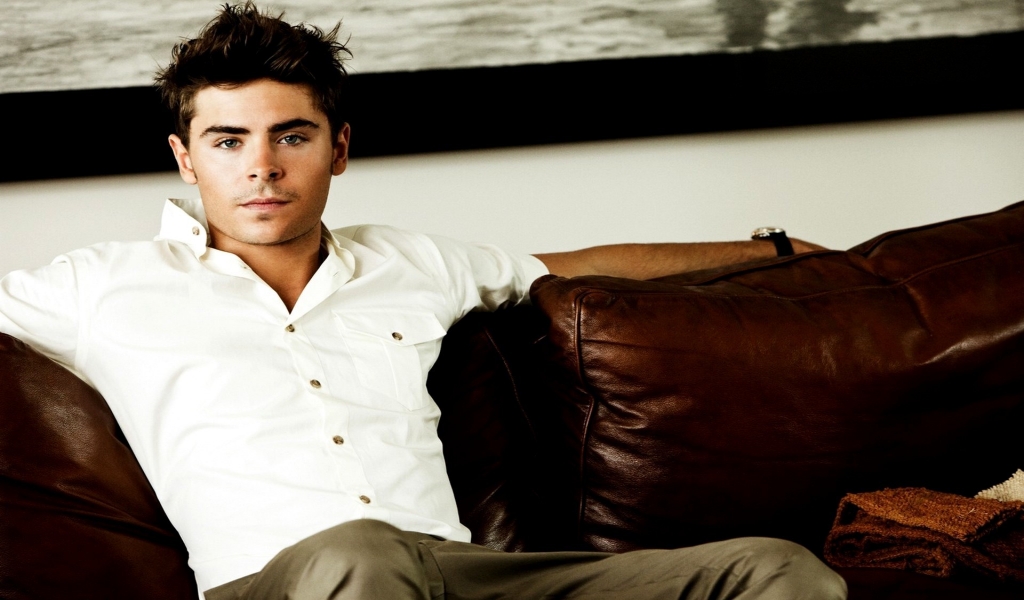 Zac Efron Cool Look for 1024 x 600 widescreen resolution