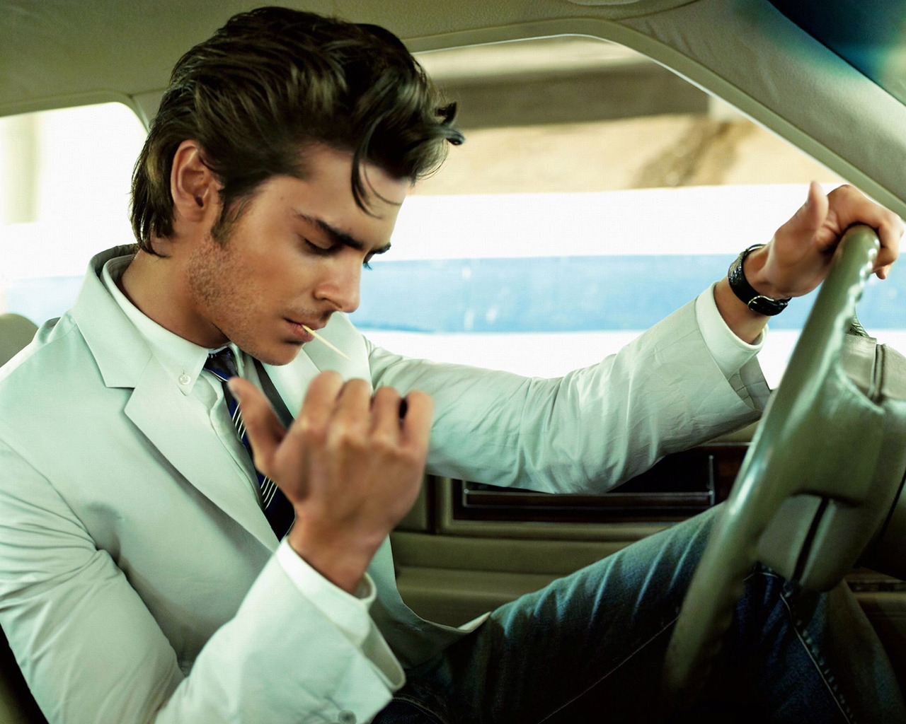 Zac Efron Rock and Roll Style for 1280 x 1024 resolution