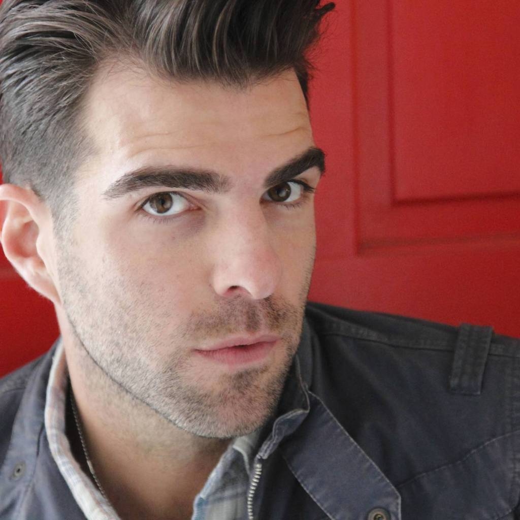 Zachary Quinto Pose for 1024 x 1024 iPad resolution