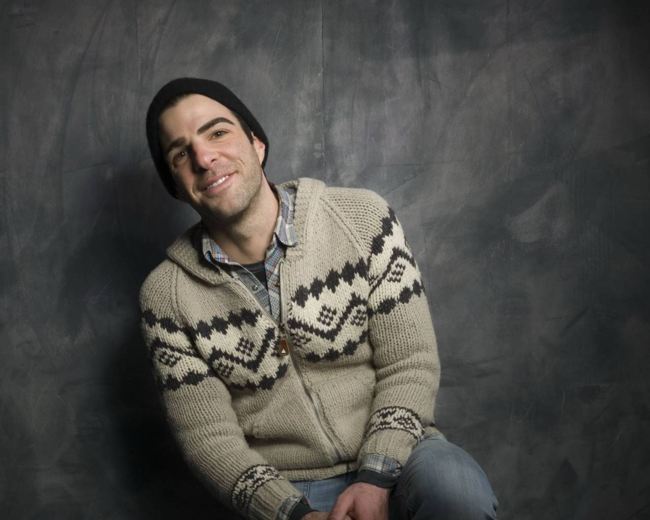 Zachary Quinto Smiling for 1280 x 1024 resolution