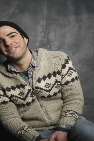 Zachary Quinto Smiling for 320 x 480 iPhone resolution