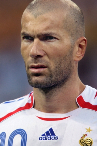 Zinedine Zidane for 320 x 480 iPhone resolution