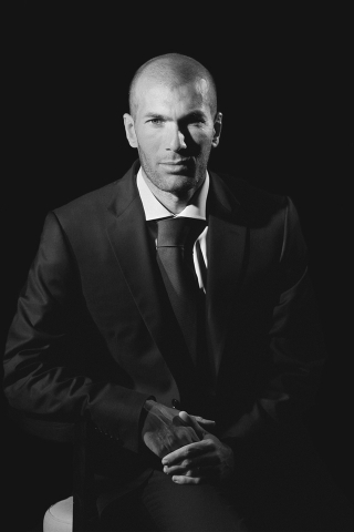 Zinedine Zidane Black and White for 320 x 480 iPhone resolution